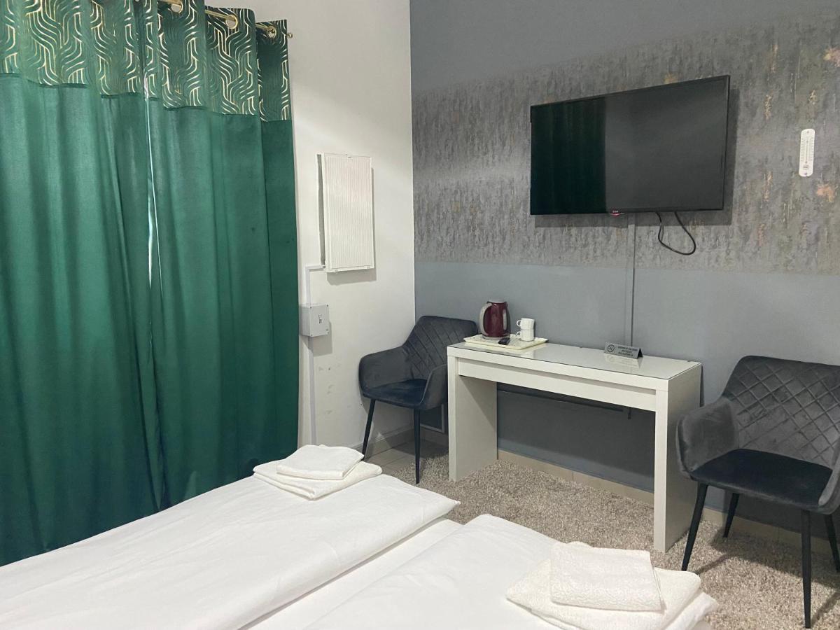 Zolta Walizka Gosciniec Hotel Podrzewie Bagian luar foto